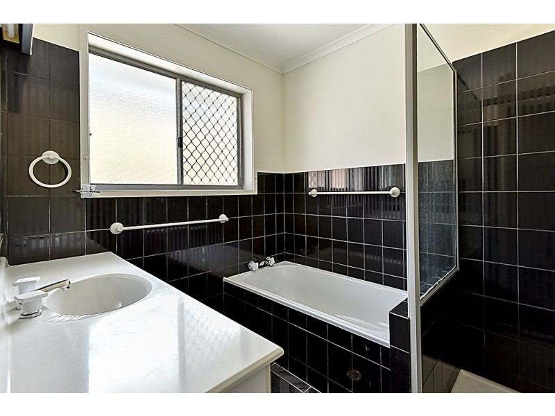 30 Edinburgh Drive, Bethania QLD 4205