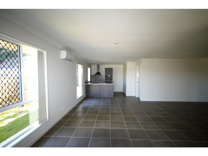 1/18 Bahrs Point Drive, Bahrs Scrub QLD 4207