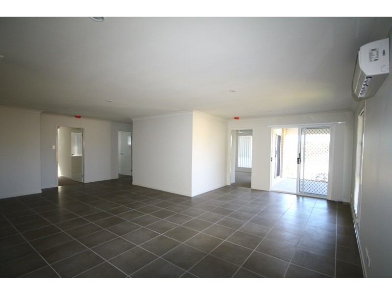 1/18 Bahrs Point Drive, Bahrs Scrub QLD 4207