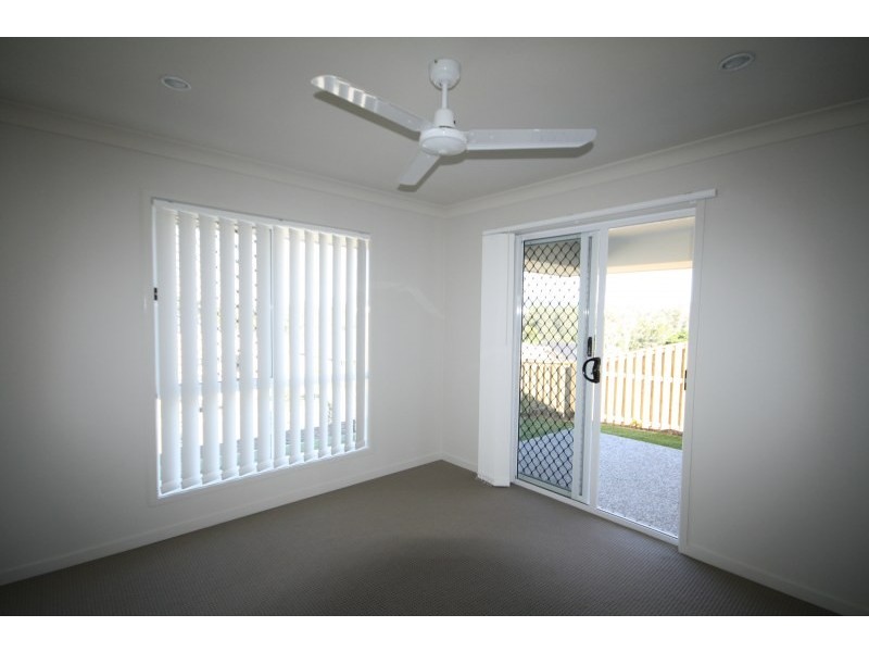 1/18 Bahrs Point Drive, Bahrs Scrub QLD 4207