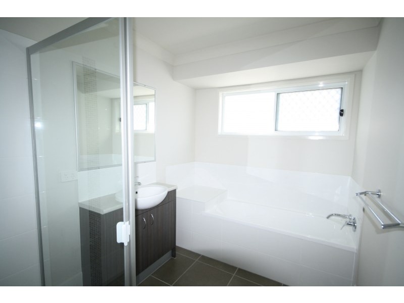 1/18 Bahrs Point Drive, Bahrs Scrub QLD 4207