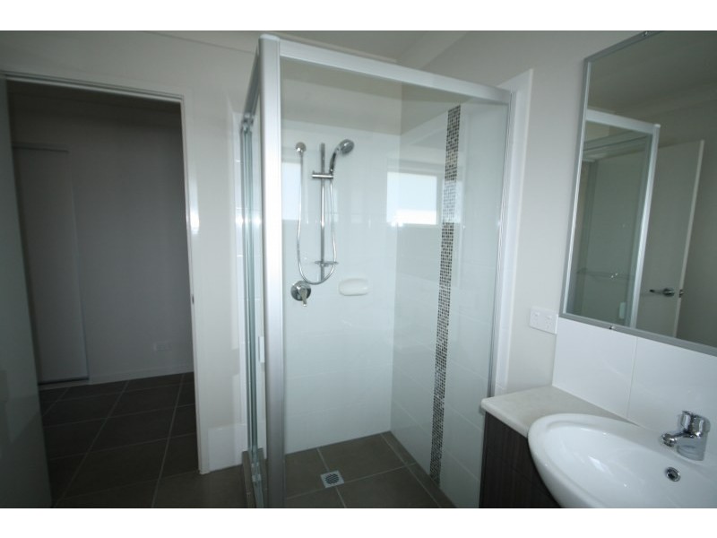 1/18 Bahrs Point Drive, Bahrs Scrub QLD 4207