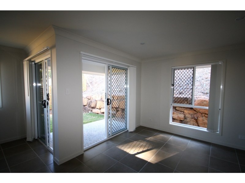 2/16 Bahrs Point Drive, Bahrs Scrub QLD 4207