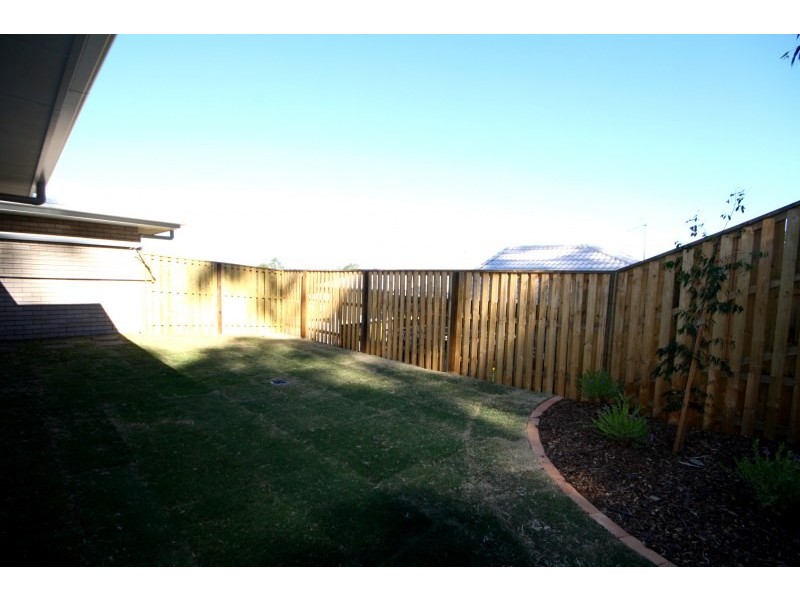 2/16 Bahrs Point Drive, Bahrs Scrub QLD 4207