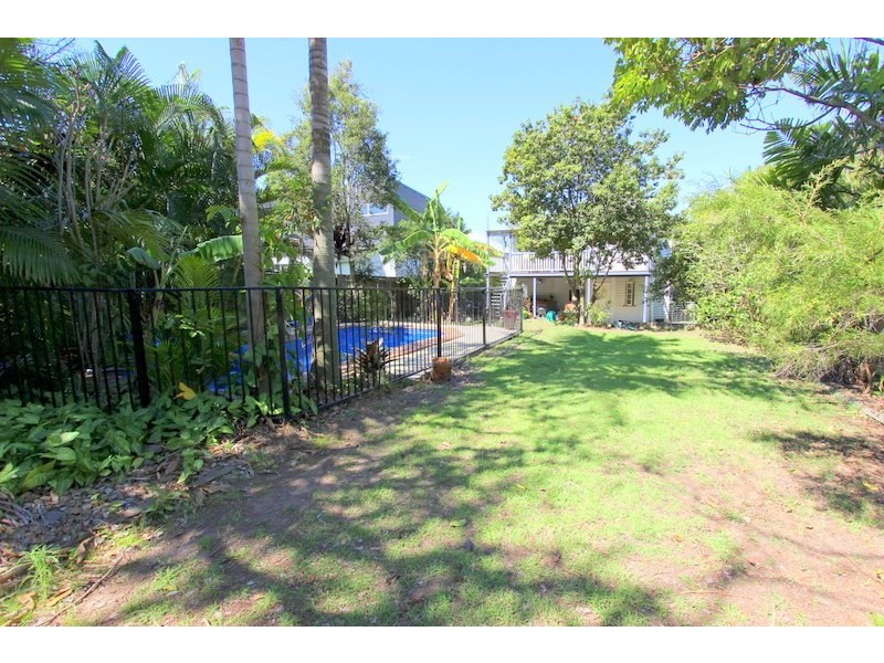 30 Riding Road, Hawthorne QLD 4171