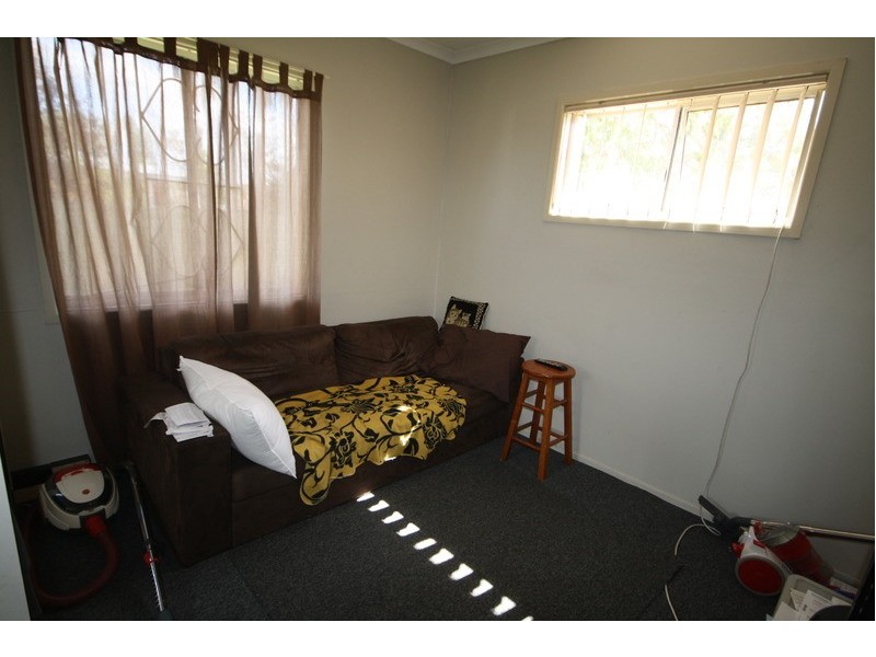 2 Pat Street, Kingston QLD 4114