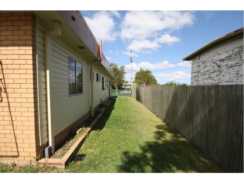 2 Pat Street, Kingston QLD 4114