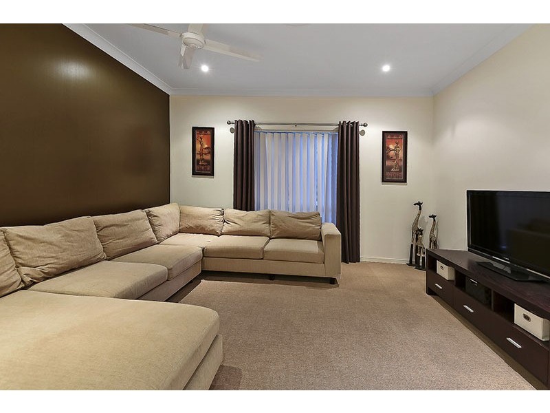 30 Sanctuary Parkway, Waterford QLD 4133