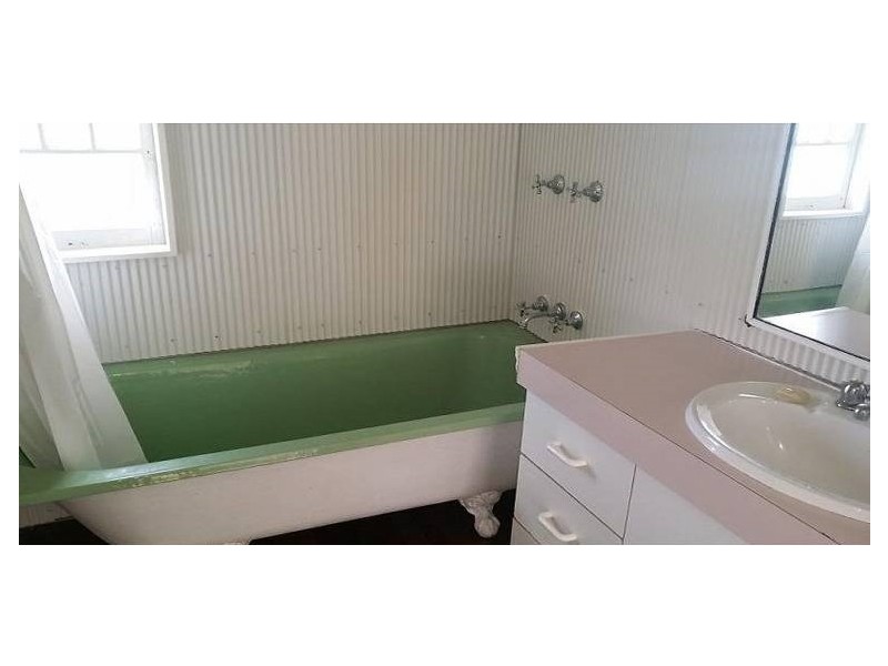 27 Regent Street, Granville QLD 4650