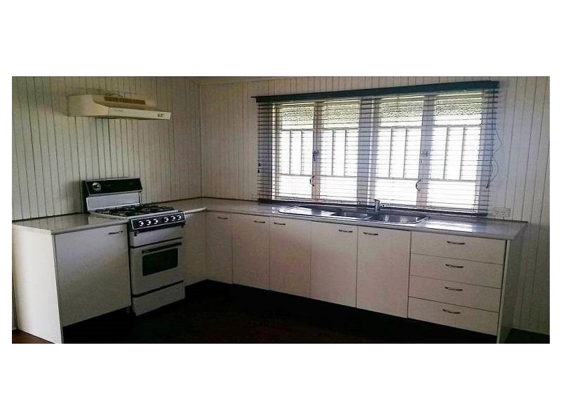 27 Regent Street, Granville QLD 4650