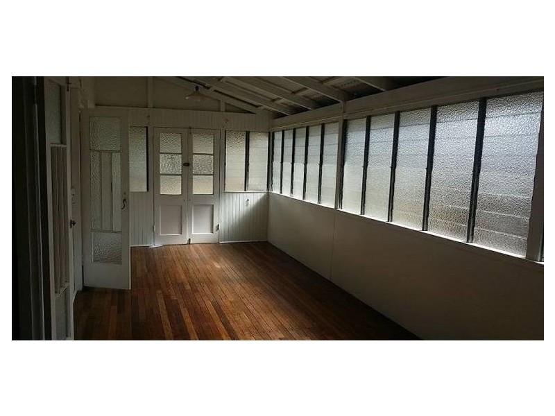 27 Regent Street, Granville QLD 4650