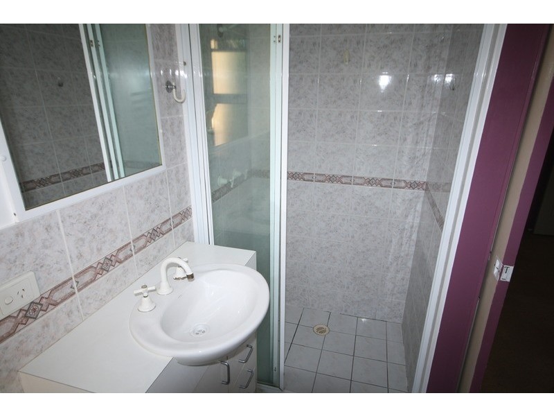 1/9 Macaulay Street, Coorparoo QLD 4151