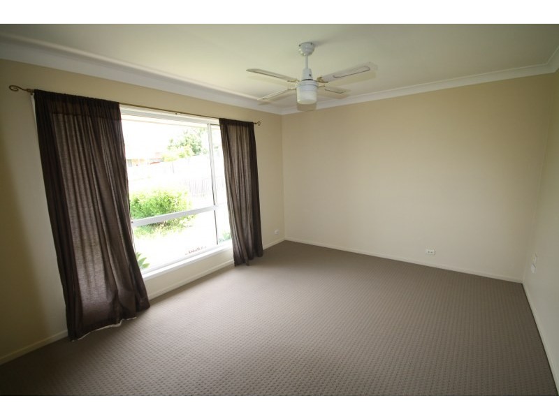 1 Troy Close, Edens Landing QLD 4207