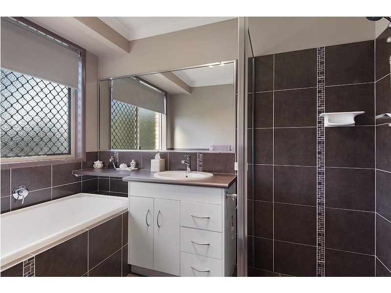 9 Leslie Lane, Hendon QLD 4362