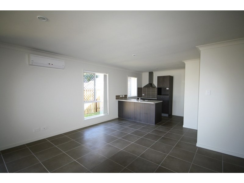 1/18 Bahrs Point Drive, Bahrs Scrub QLD 4207