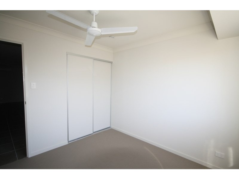 1/18 Bahrs Point Drive, Bahrs Scrub QLD 4207