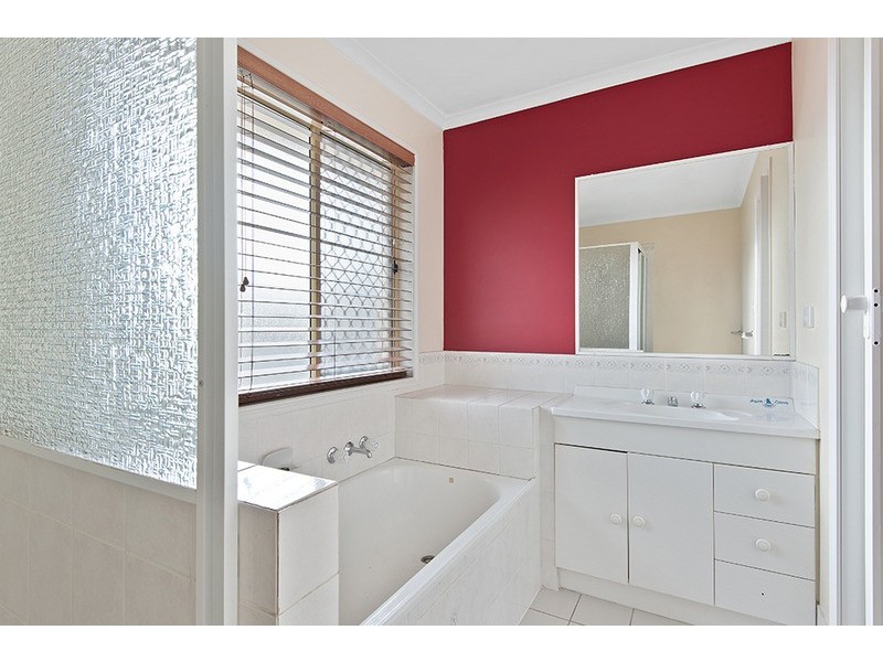 15 Carlton Close, Bethania QLD 4205