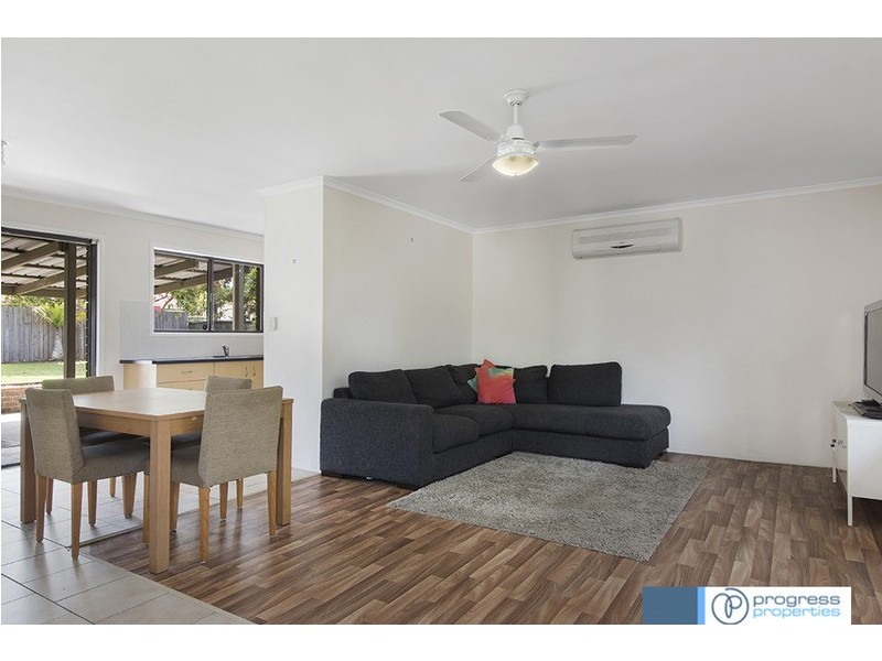 8 Yorkshire Crescent, Mount Warren Park QLD 4207