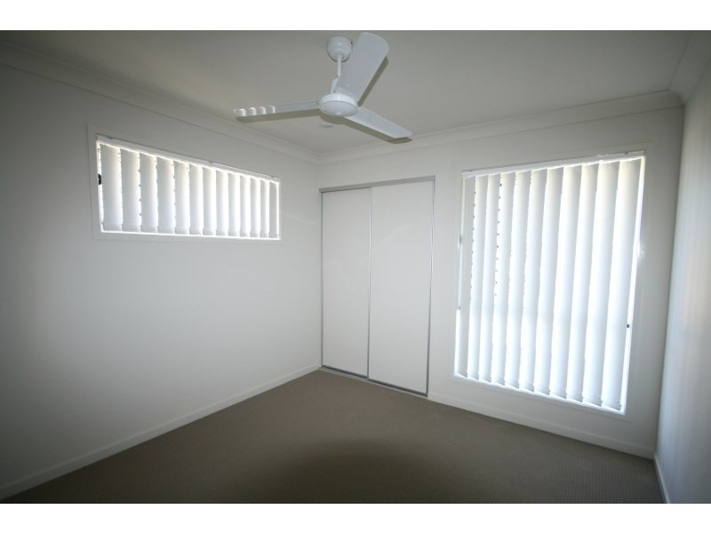 1/16 Bahrs Point Drive, Beenleigh QLD 4207
