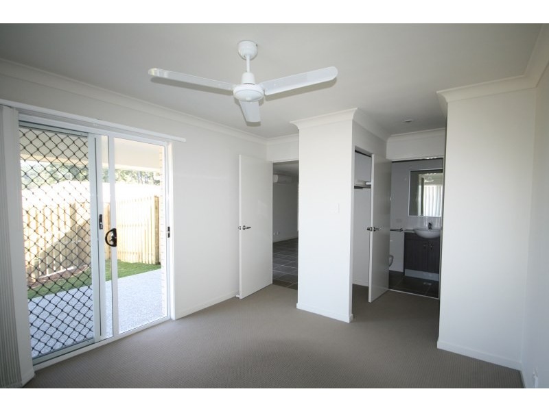 1/16 Bahrs Point Drive, Beenleigh QLD 4207