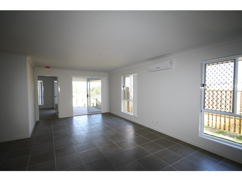 1/16 Bahrs Point Drive, Beenleigh QLD 4207