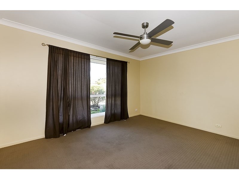 1 Troy Close, Edens Landing QLD 4207