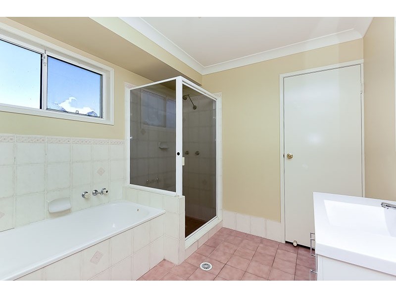 1 Troy Close, Edens Landing QLD 4207
