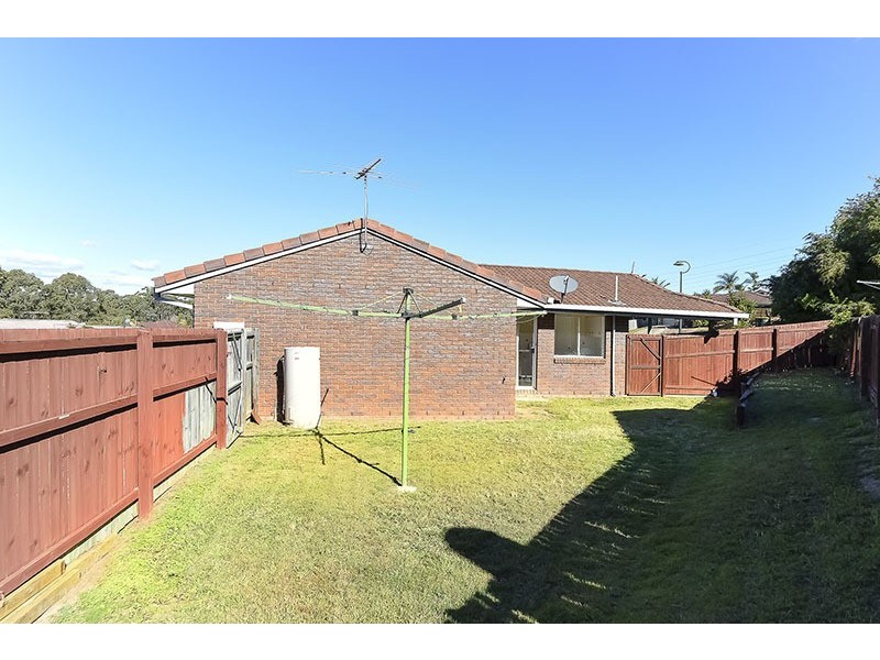 1 Troy Close, Edens Landing QLD 4207