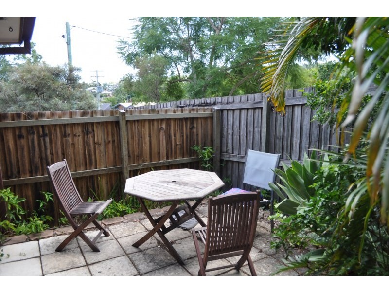 2/93 Barbaralla Drive, Springwood QLD 4127