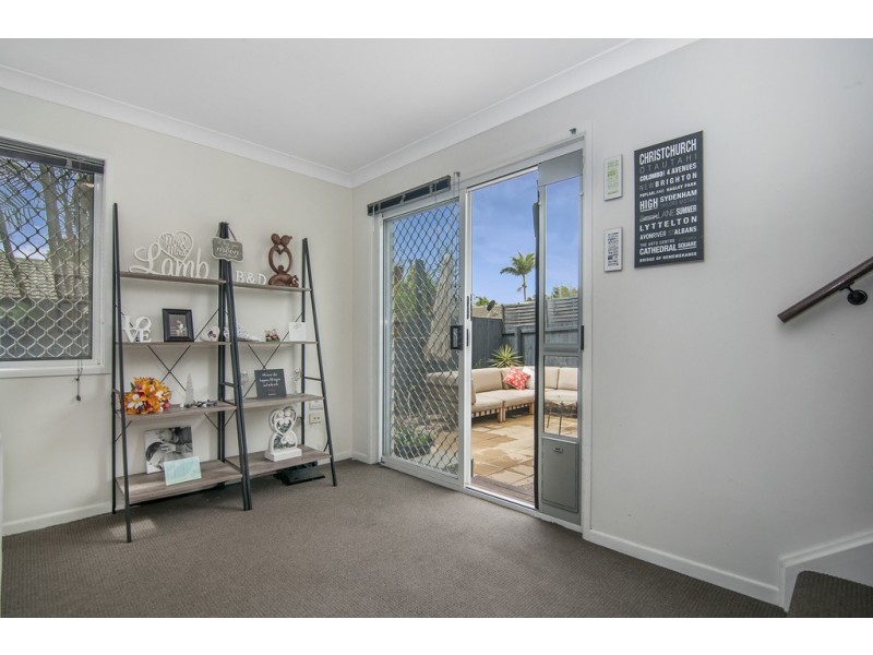 1/30 Government Road, Labrador QLD 4215