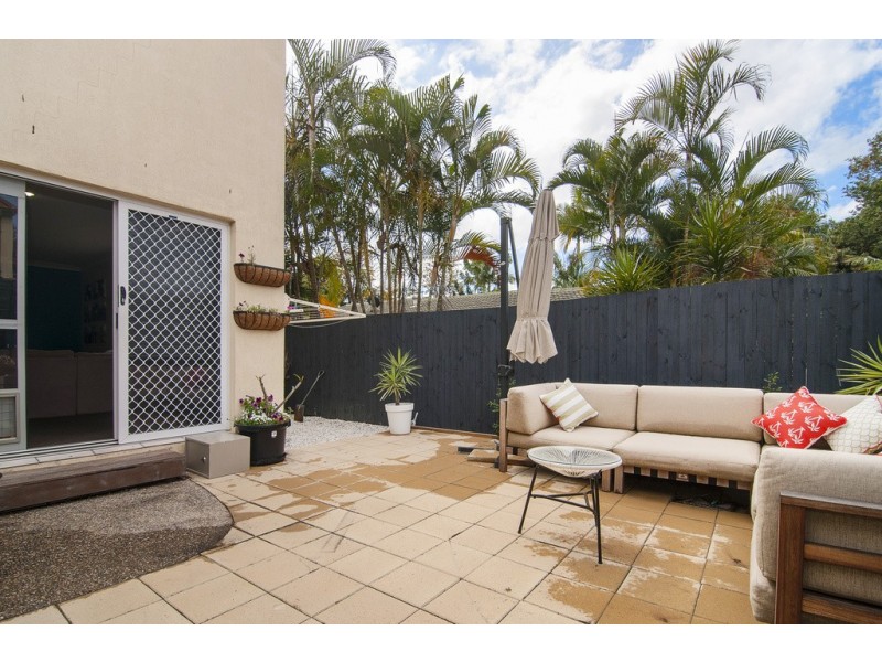 1/30 Government Road, Labrador QLD 4215