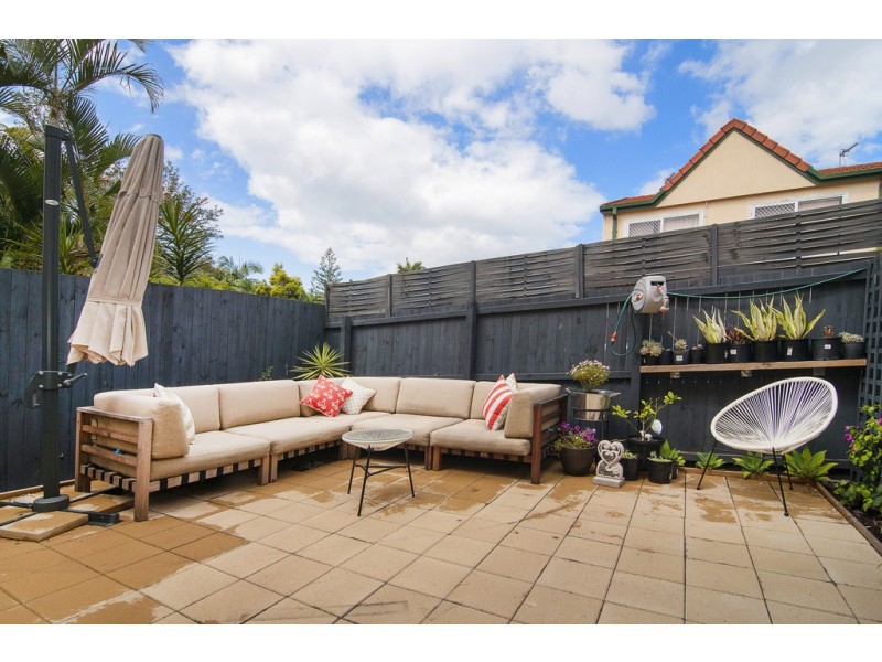 1/30 Government Road, Labrador QLD 4215