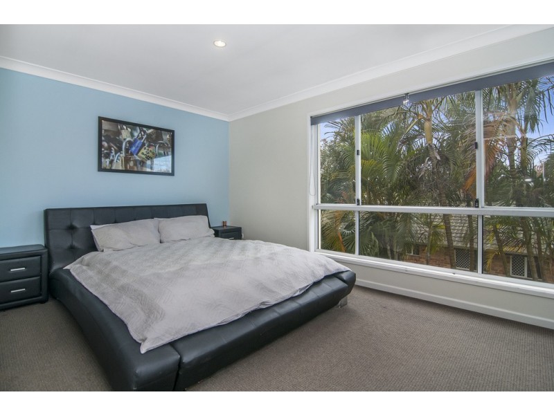 1/30 Government Road, Labrador QLD 4215