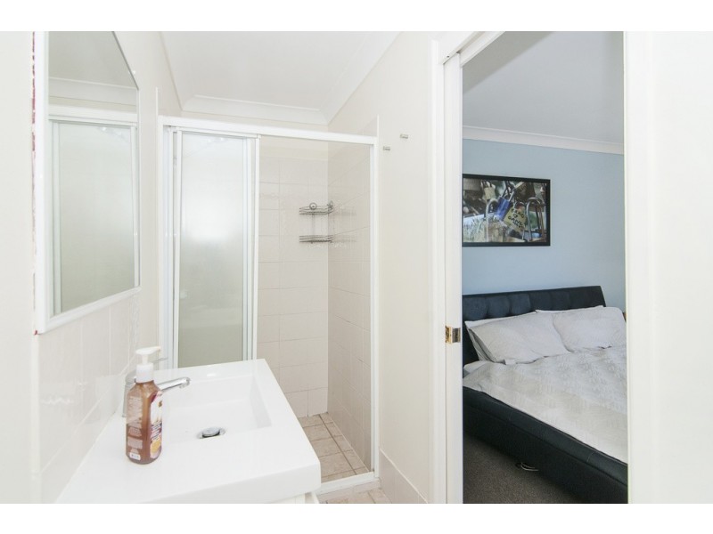 1/30 Government Road, Labrador QLD 4215