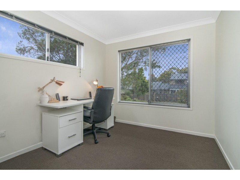 1/30 Government Road, Labrador QLD 4215