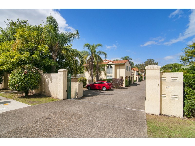 1/30 Government Road, Labrador QLD 4215