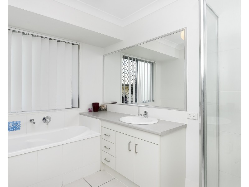 6 Glengarry Lane, Raceview QLD 4305