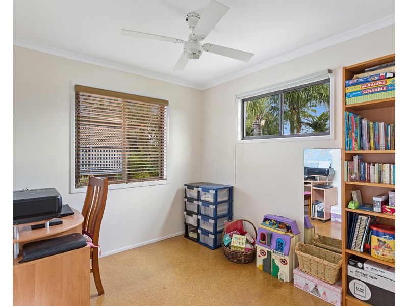 33 Aquarius Drive, Kingston QLD 4114