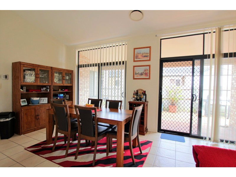 8 Links Avenue, Meadowbrook QLD 4131