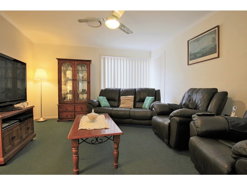 8 Links Avenue, Meadowbrook QLD 4131