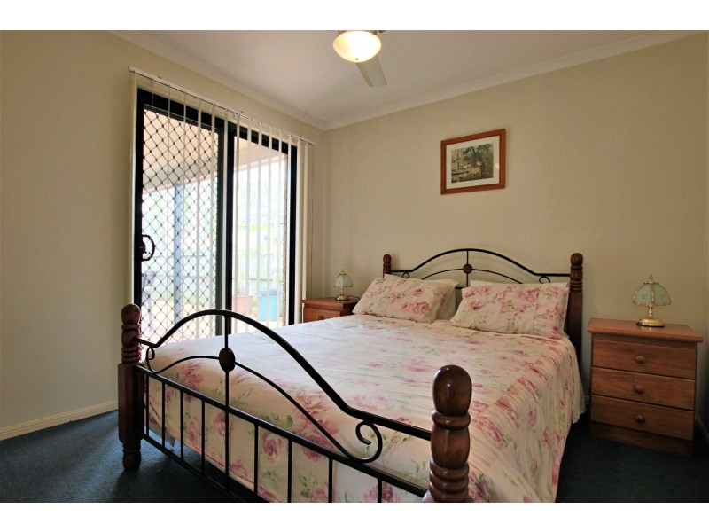 8 Links Avenue, Meadowbrook QLD 4131