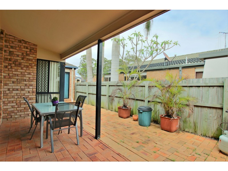 8 Links Avenue, Meadowbrook QLD 4131