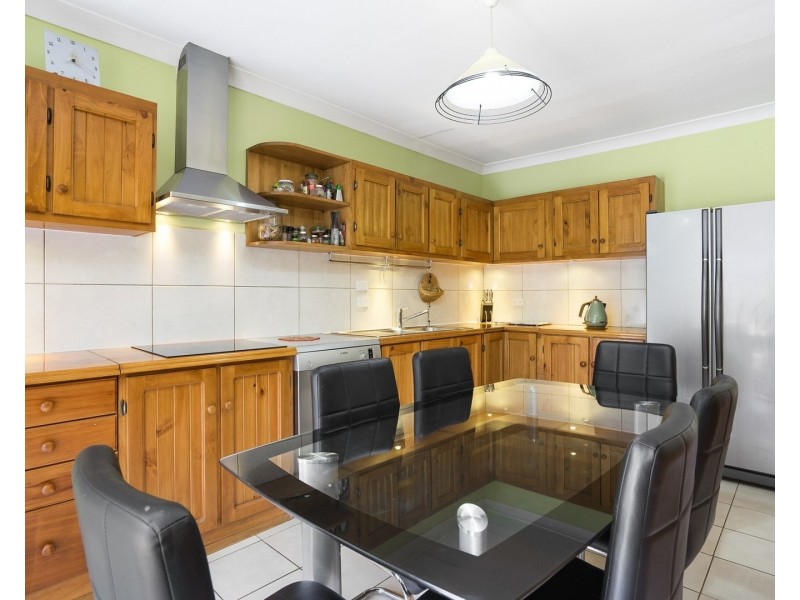 4 Leonard Street, Kingston QLD 4114