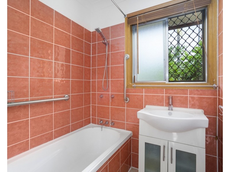 4 Leonard Street, Kingston QLD 4114