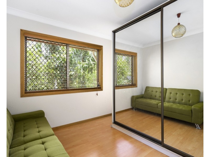 4 Leonard Street, Kingston QLD 4114