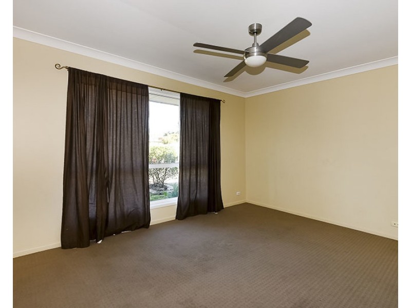 1 Troy Close, Edens Landing QLD 4207