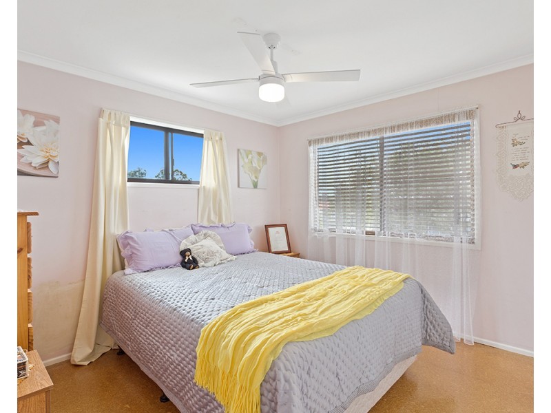33 Aquarius Drive, Kingston QLD 4114