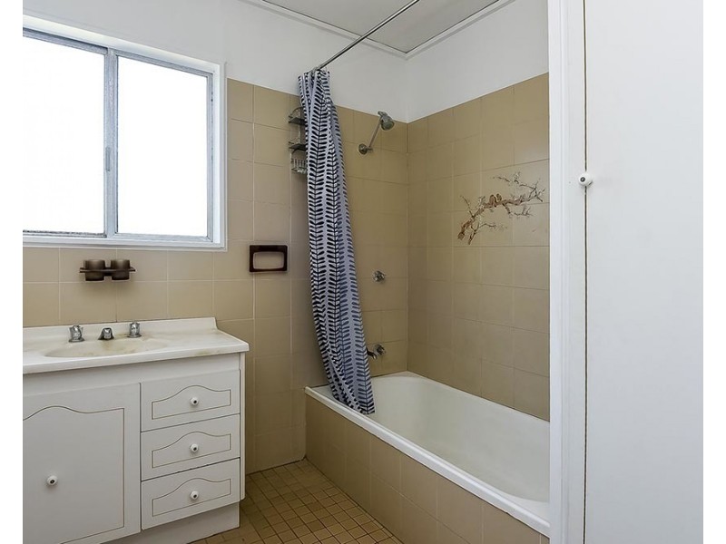 8 Mikaga Court, Woodridge QLD 4114