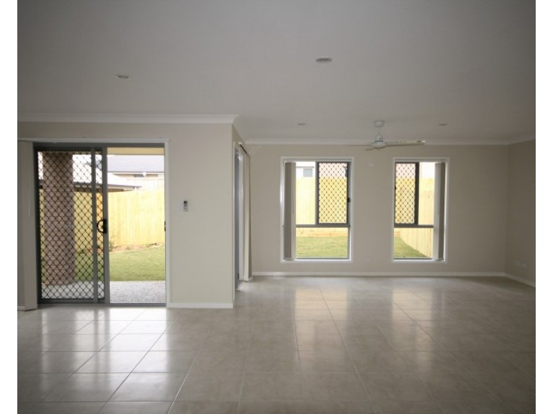 1/54 Sanctuary Parkway, Waterford QLD 4133