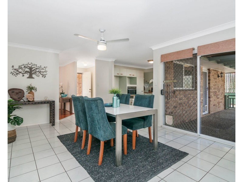 1 Rosegum Rise, Regents Park QLD 4118